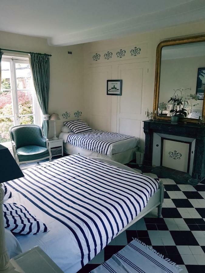 Bed and Breakfast Manoir De L'As De Trefle Isneauville Экстерьер фото